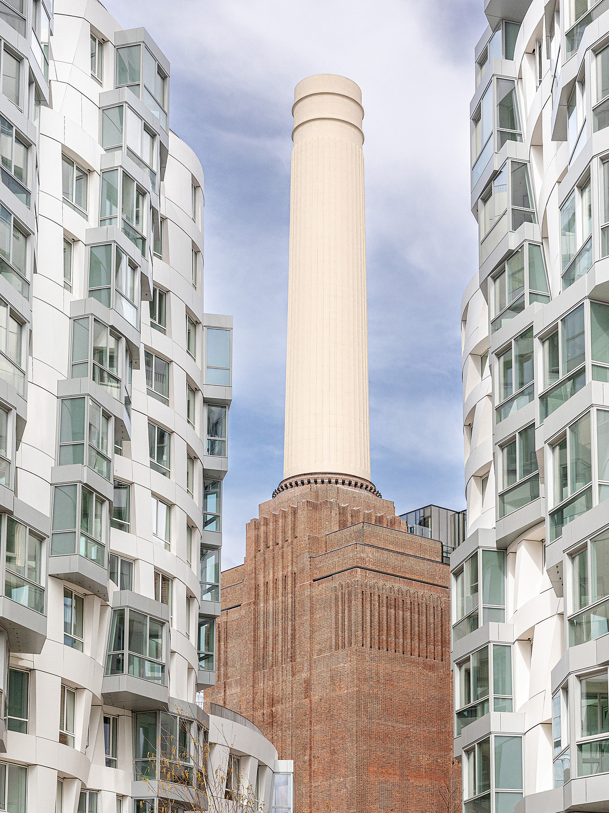 Battersea Power Station completed residential apartments within the Power Station, Gehry Partner’s Prospect Place, the only residential building in the UK by world-leading architect, Frank Gehry. Photo by: Taran Wilkhu